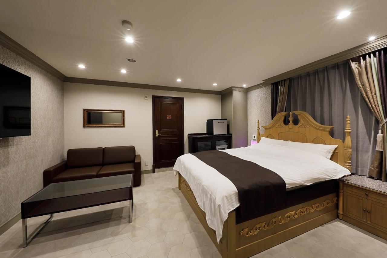 ホテルバースデー岐阜西店 Hotel Birthday Gifuwest (Adults Only) ภายนอก รูปภาพ